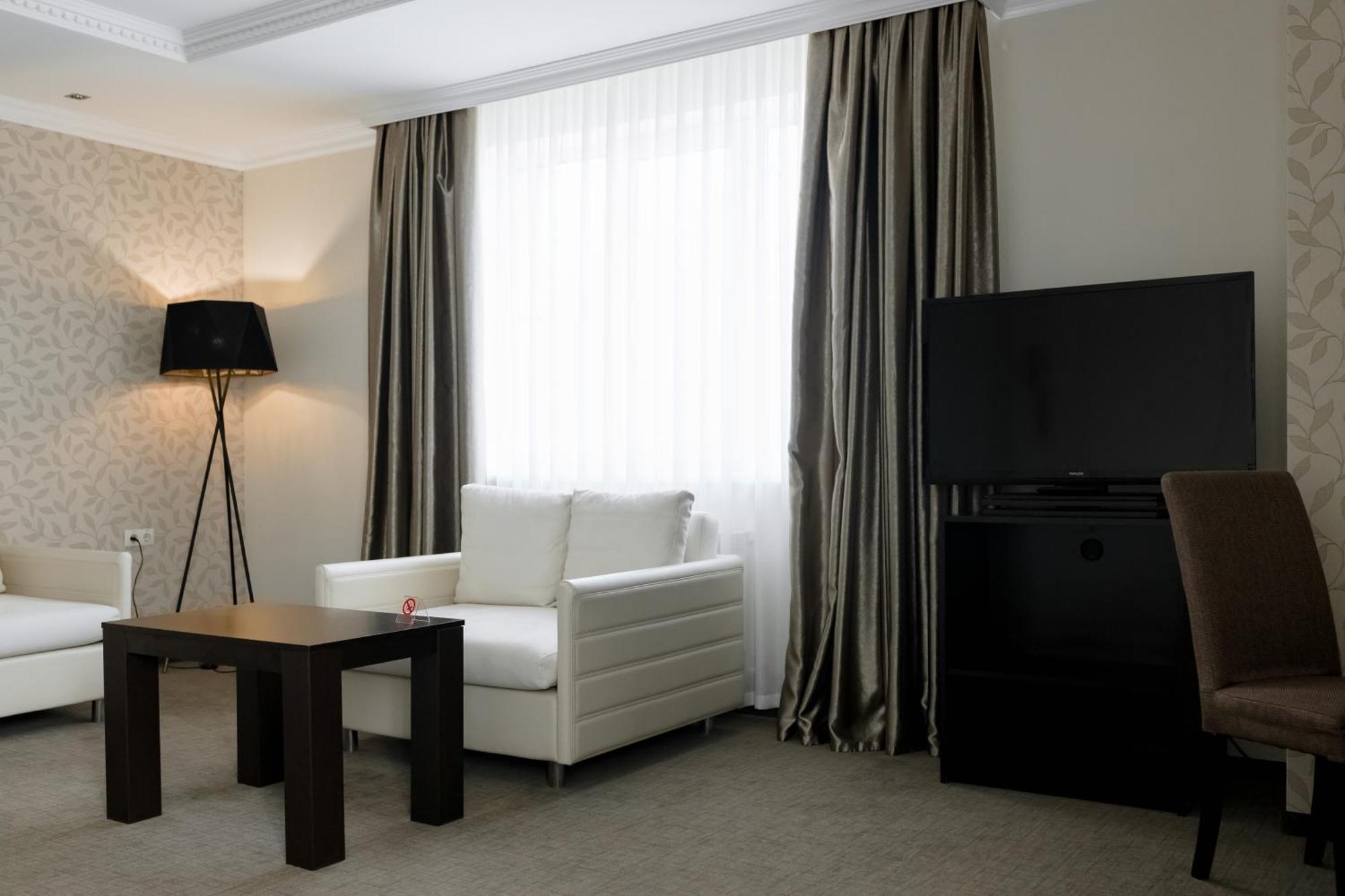 Riverside- Hotel And Mice Chernihiv Exterior photo