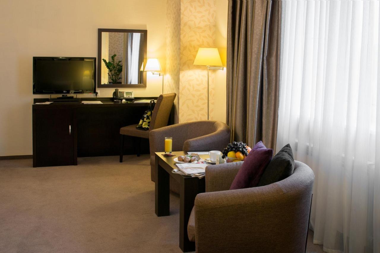 Riverside- Hotel And Mice Chernihiv Room photo